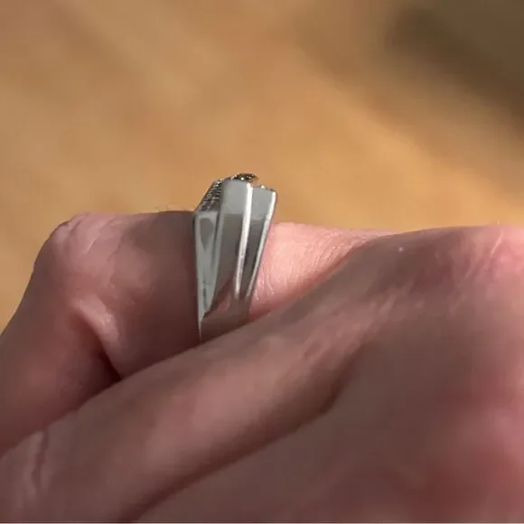 Vintage triple bar ring with white and black stones sz 6